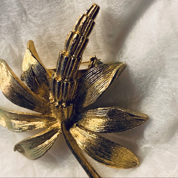 Vintage Brooch Pin Gold Tone - Picture 2 of 5